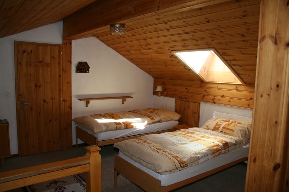 upstairs living/sleeping area (sleeping 2)