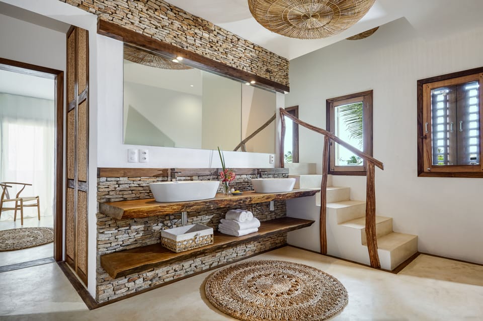 Suite Master Rooftop Mini Piscina | Bathroom | Shower, eco-friendly toiletries, hair dryer, towels