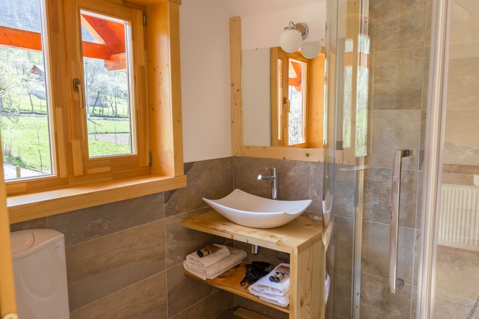 5th ensuite bathroom (top floor)
