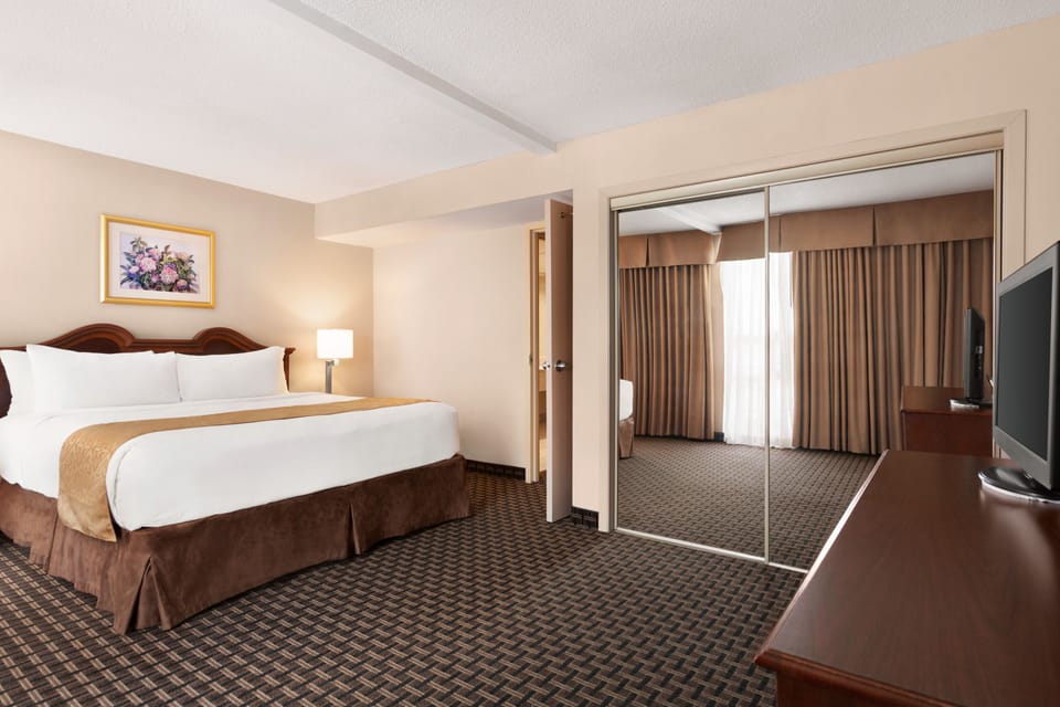 Suite, 1 Bedroom, Non Smoking | In-room safe, desk, soundproofing, iron/ironing board
