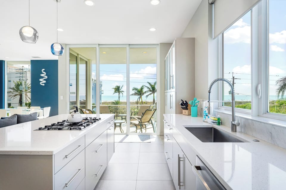 House, Multiple Beds, Beach View (Lookout) | Private kitchen | Fridge, microwave, oven, stovetop