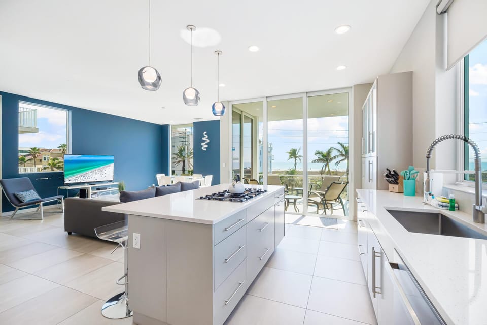 House, Multiple Beds, Beach View (Lookout) | Interior