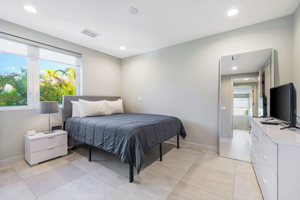 House, Multiple Beds, Beach View (Lookout) | 4 bedrooms, iron/ironing board, WiFi (free), individually decorated