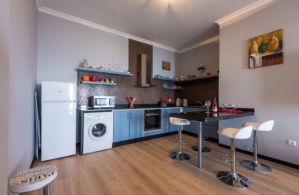 Spacious to cook and enjoy your meals