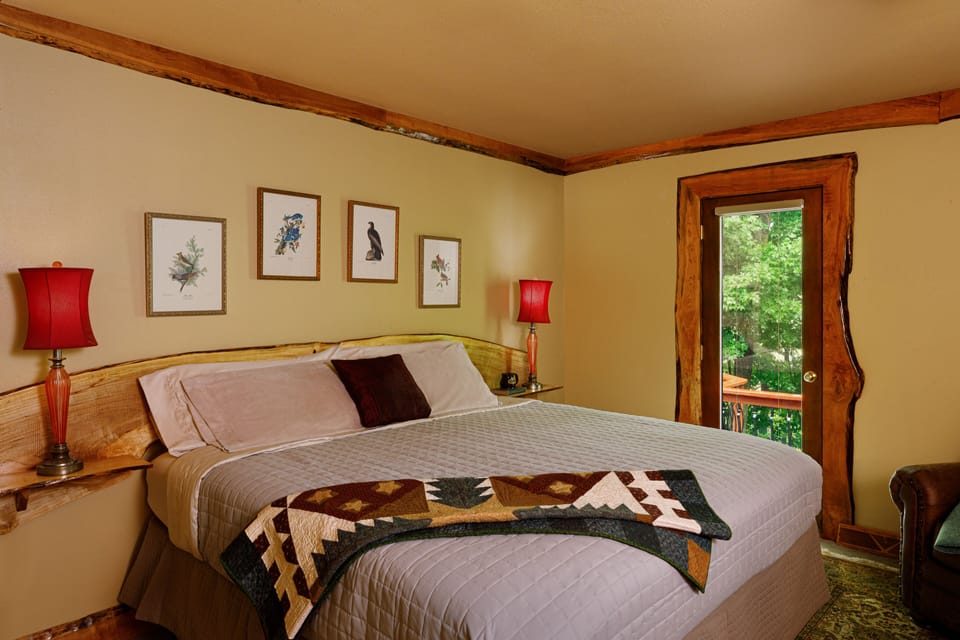 Luxury Room | Soundproofing, free WiFi, bed sheets