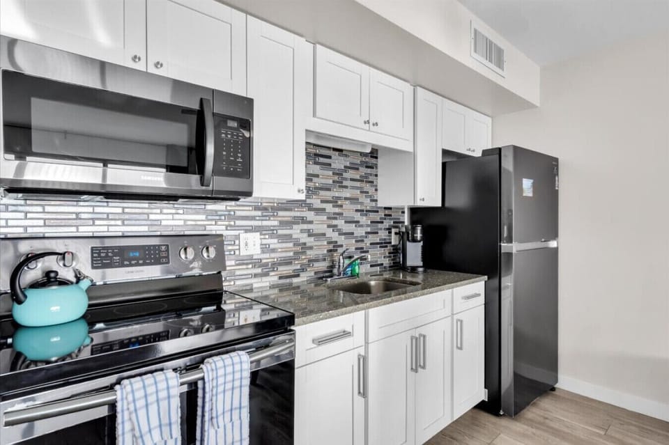 Bright, well-equipped kitchen designed for easy meals and relaxed cooking.