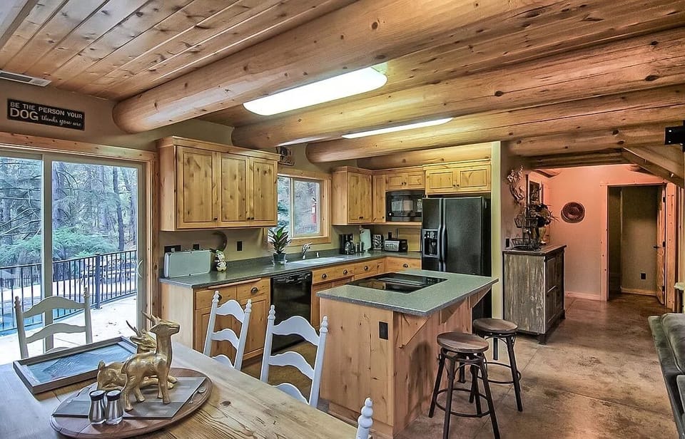 Dining & kitchen area