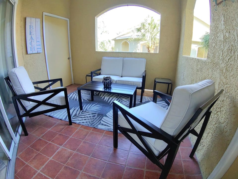 Private Lanai for those quiet times. New outdoor set (2024)