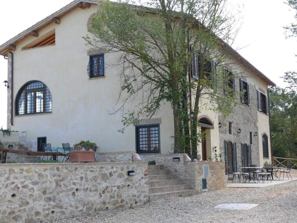 Villa Elefanti from west in 2010, before electric sunshade. (next photo)