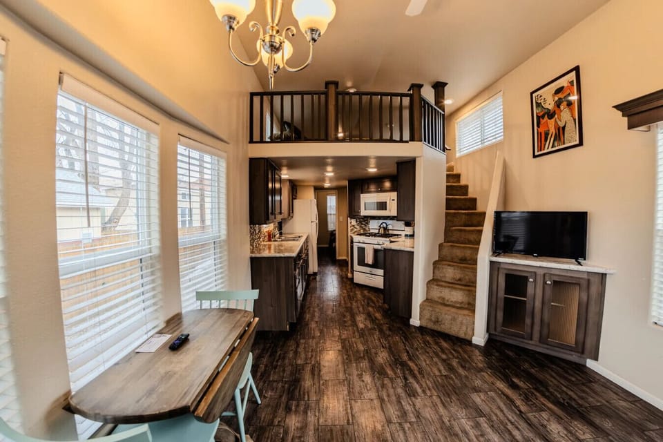 Fully-equipped kitchen and dining area