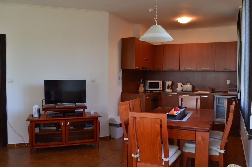 TV with wide range of programing and WiFi internet.