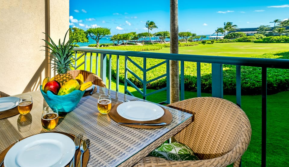H205_Ocean view from lanai. Large Table is good for up to six. 