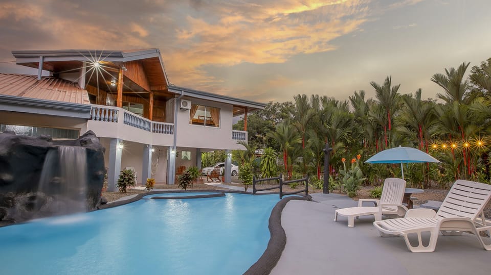 Amazing property with private pool just 1 mile from downtown La Fortuna