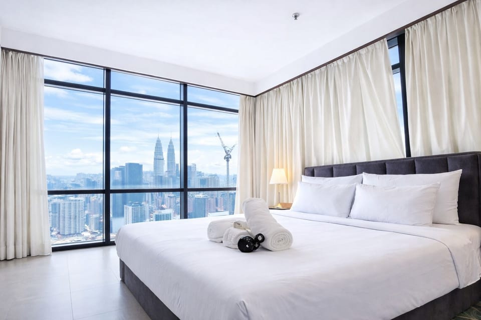 Deluxe Apartment 2 Bedroom City View | Premium bedding, in-room safe, desk, soundproofing