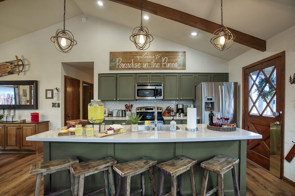 Breakfast bar with seating for 5!