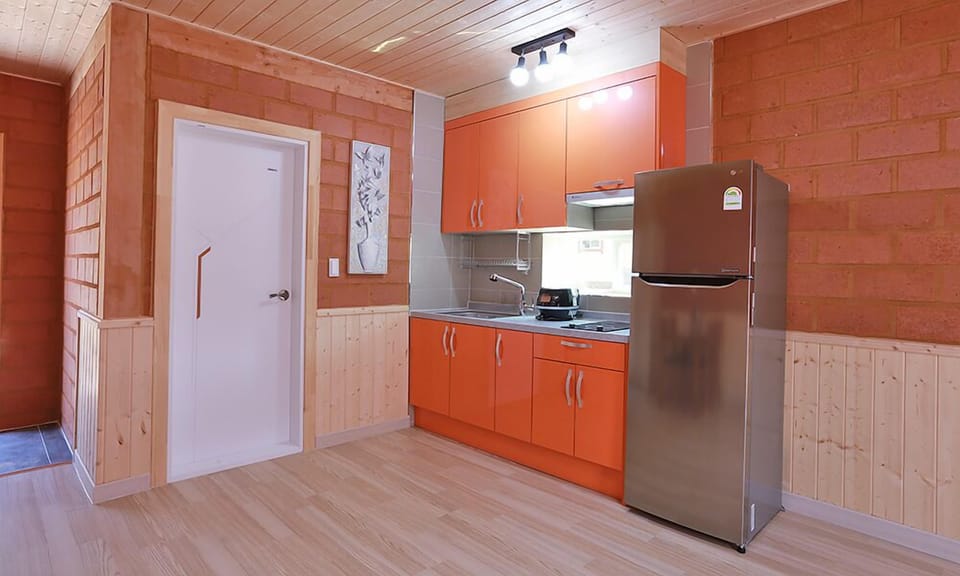 Double Room (Pogeunhan Room) | Desk, blackout drapes, soundproofing, free WiFi
