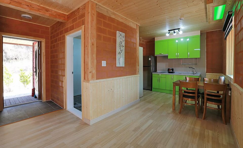 Double Room (Jeulguhwoon Room) | Desk, blackout drapes, soundproofing, free WiFi