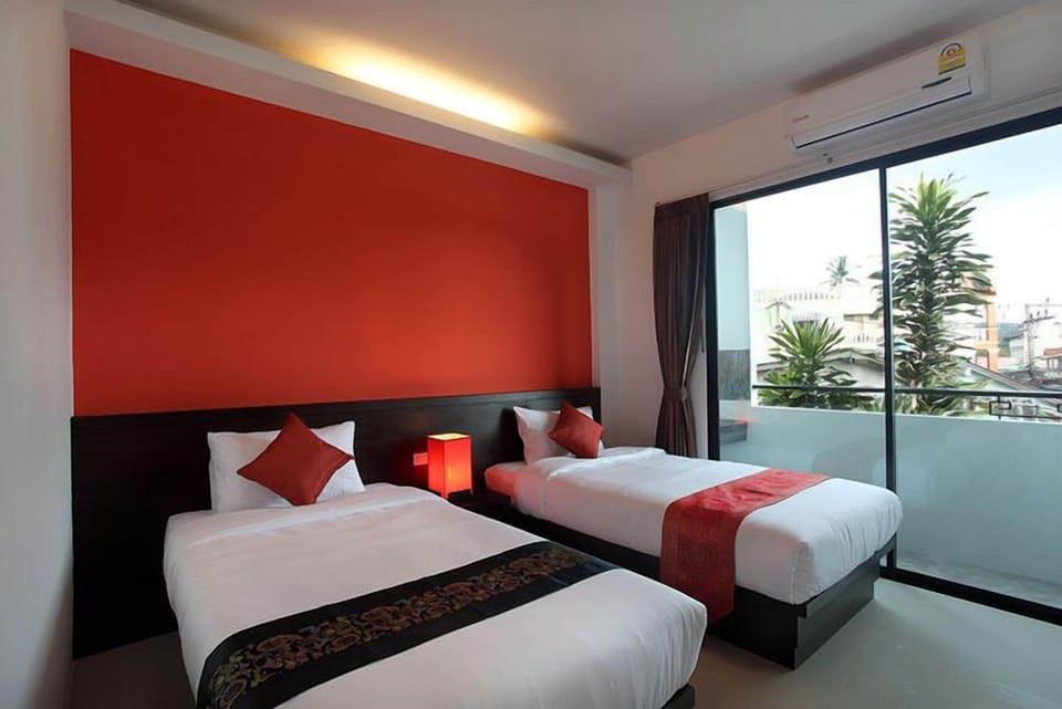 Twin Room | In-room safe, desk, blackout drapes, free WiFi