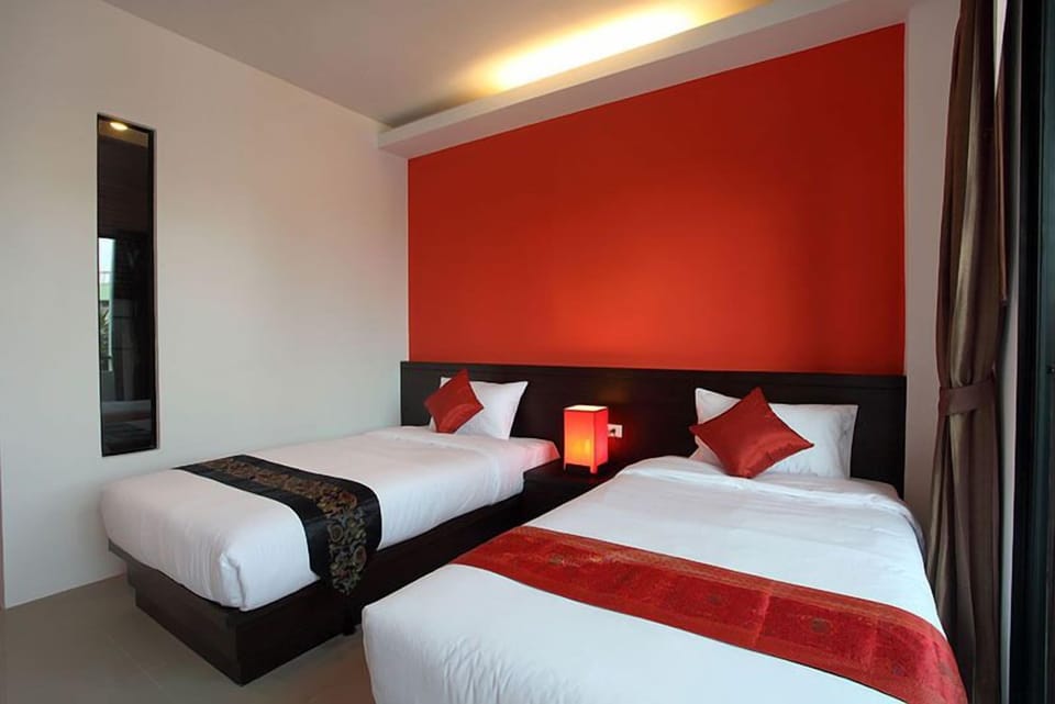 Twin Room | In-room safe, desk, blackout drapes, free WiFi