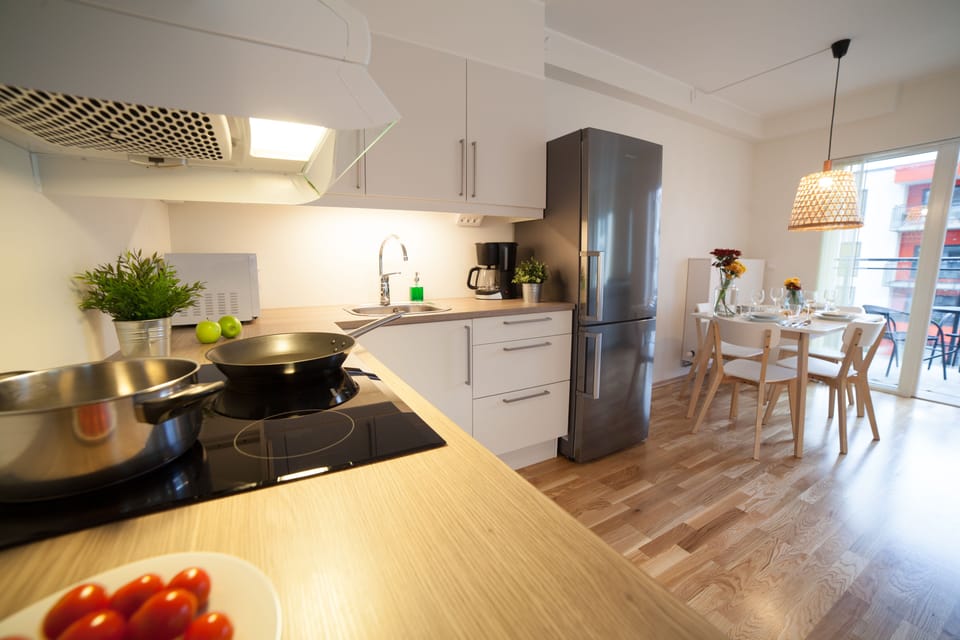 Two-bedroom apartment with balcony (4 ppl.) | Private kitchenette | Full-size fridge, microwave, oven, stovetop