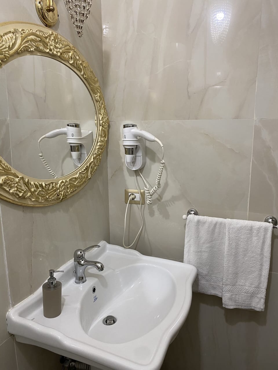 Luxury Quadruple Room | Bathroom | Hair dryer, bidet, towels