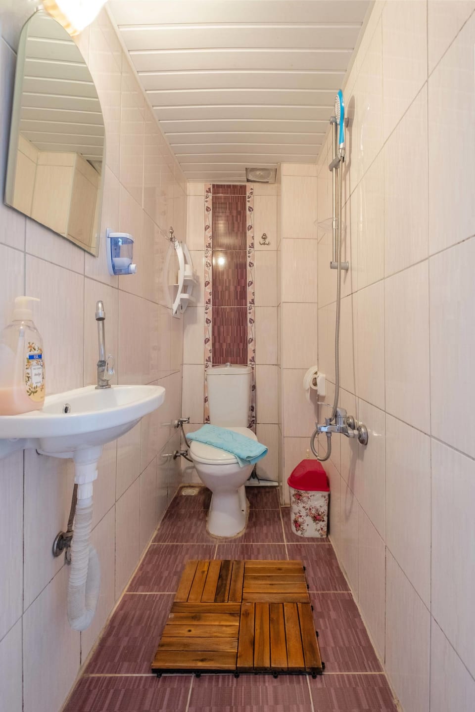 Standard Double Room, Balcony | Bathroom | Shower, free toiletries, hair dryer, slippers