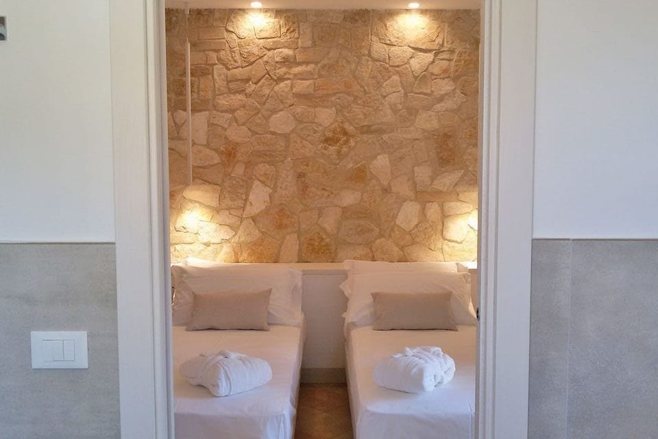 Junior Studio Suite | Egyptian cotton sheets, premium bedding, minibar, in-room safe