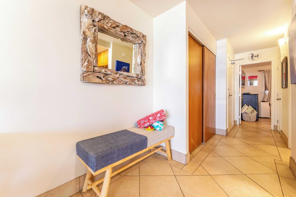 Maalaea Kai 212 Entry seating