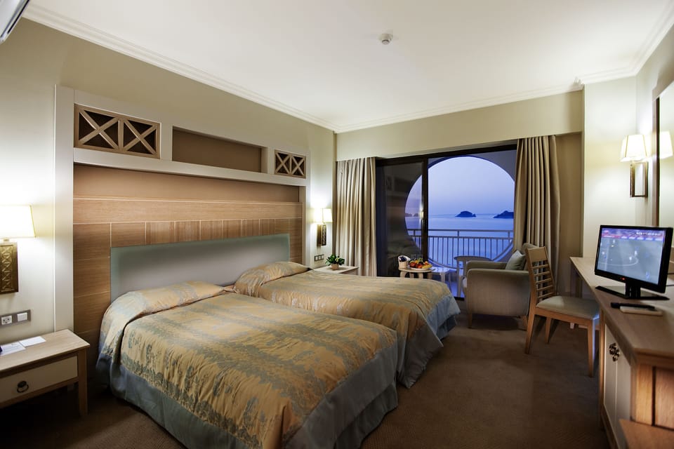 Minibar (some free items), in-room safe, desk, WiFi (free)