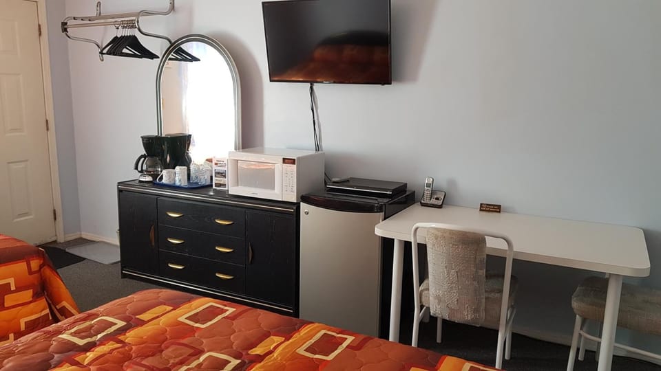 Blackout drapes, WiFi (free), bed sheets