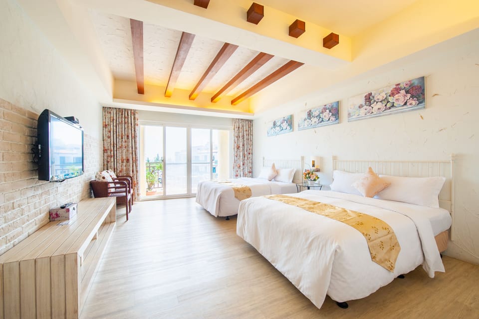 Superior Quadruple Room with Terrace | Blackout drapes, free WiFi, bed sheets