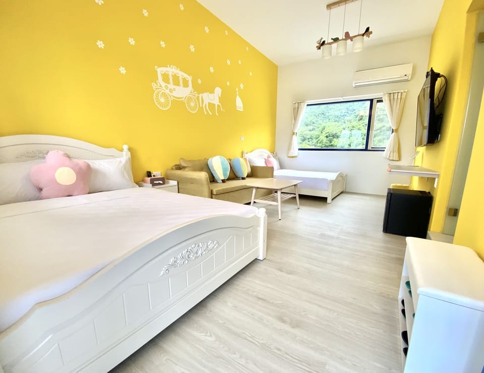 Quadruple Room | Blackout drapes, rollaway beds (surcharge), WiFi (free)