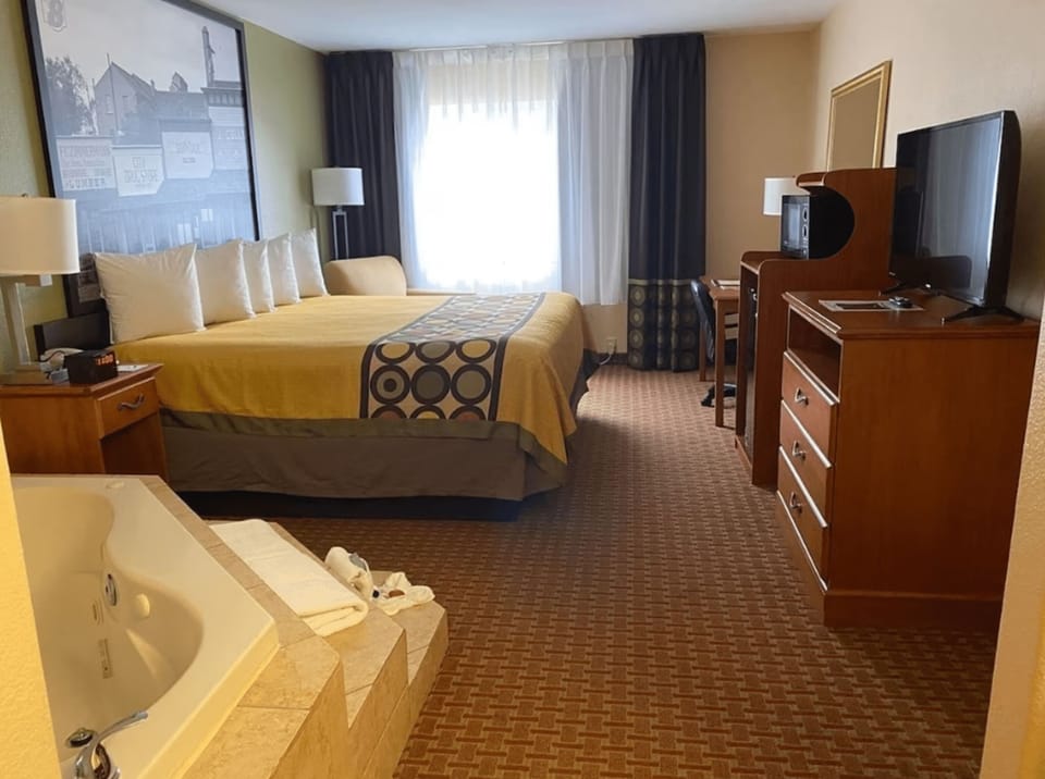 Deluxe Room, 1 King Bed, Non Smoking | Premium bedding, desk, laptop workspace, blackout drapes
