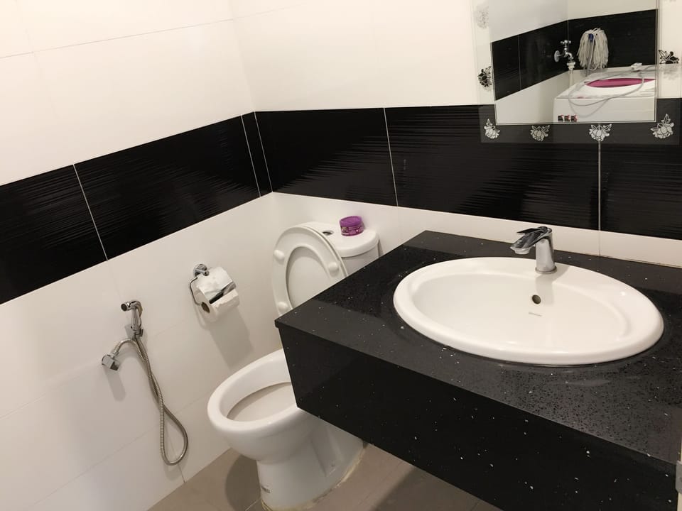 Mansion Deluxe and Double Seaview Suite Apartment in George Town