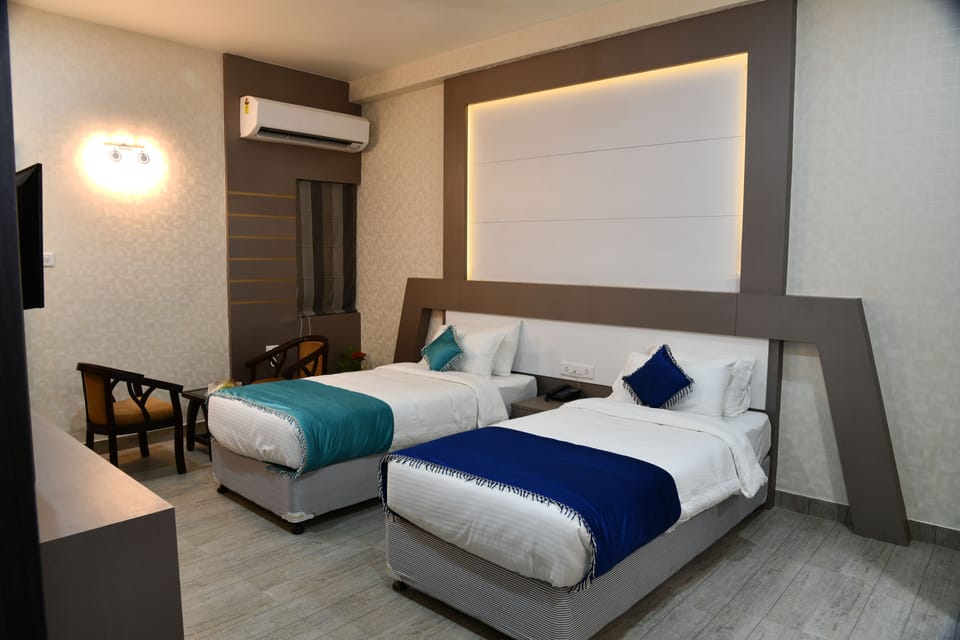 Executive Room | Desk, soundproofing, rollaway beds (surcharge), WiFi (free)