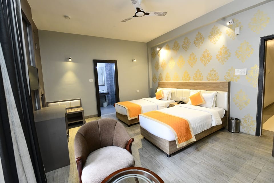 Deluxe Double Room, 1 Double Bed | Desk, soundproofing, rollaway beds (surcharge), WiFi (free)