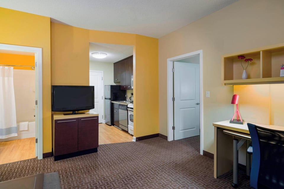 In-room safe, desk, iron/ironing board, WiFi