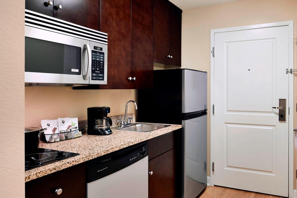 Fridge, microwave, stovetop, dishwasher