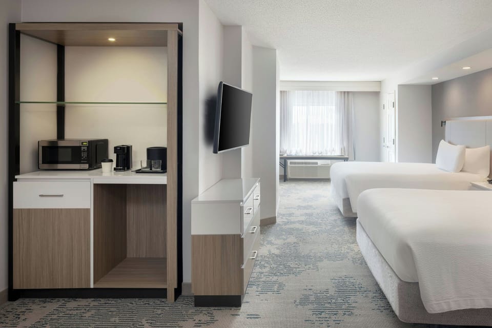 1 bedroom, premium bedding, down comforters, pillowtop beds