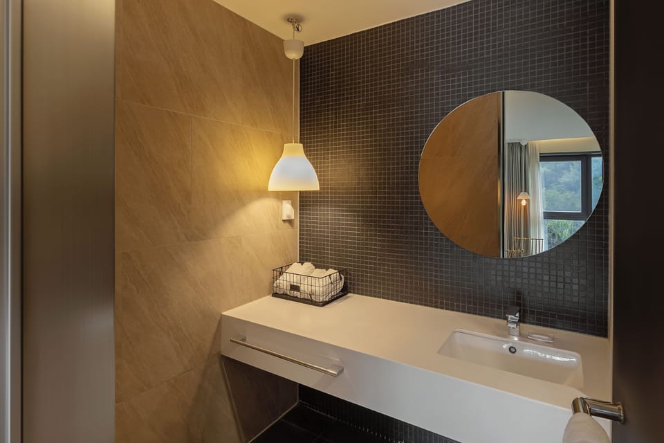 Royal Family Twin Room | Bathroom | Hair dryer, bathrobes, slippers, bidet