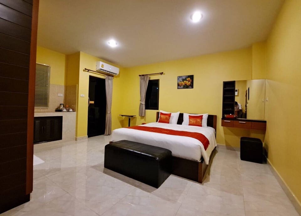 Double Room | Blackout drapes, WiFi (free), individually decorated, bed sheets