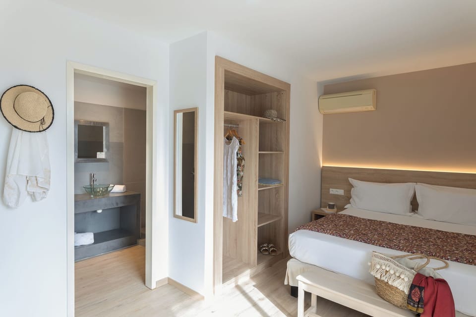 Superior Double Room, Terrace | Premium bedding, Select Comfort beds, minibar, in-room safe