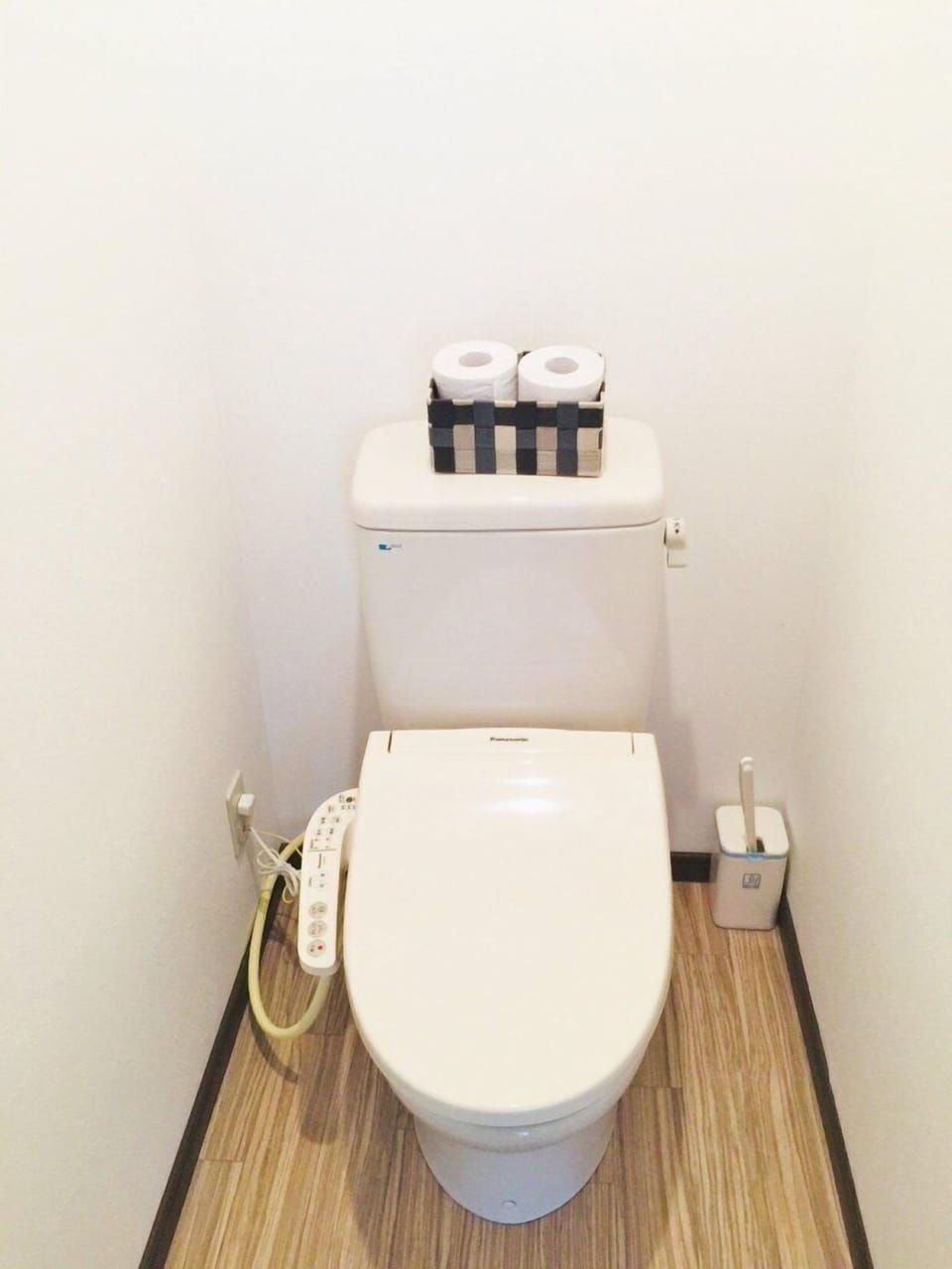 Standard Double Room | Bathroom | Shower, rainfall showerhead, free toiletries, hair dryer