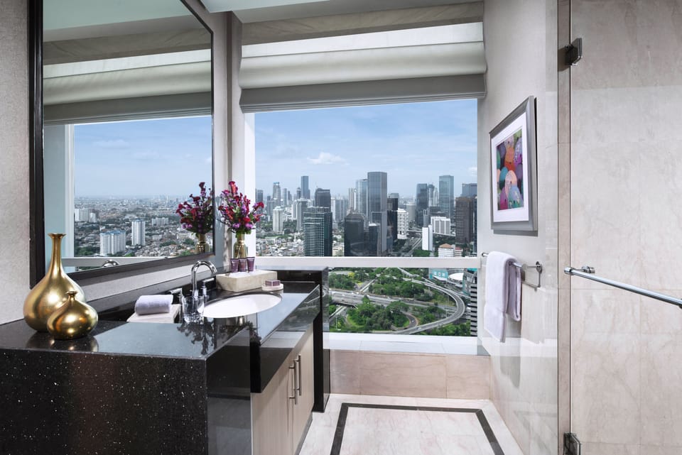Executive Room, 3 Bedrooms, City View | Bathroom | Separate tub and shower, deep soaking tub, free toiletries, slippers