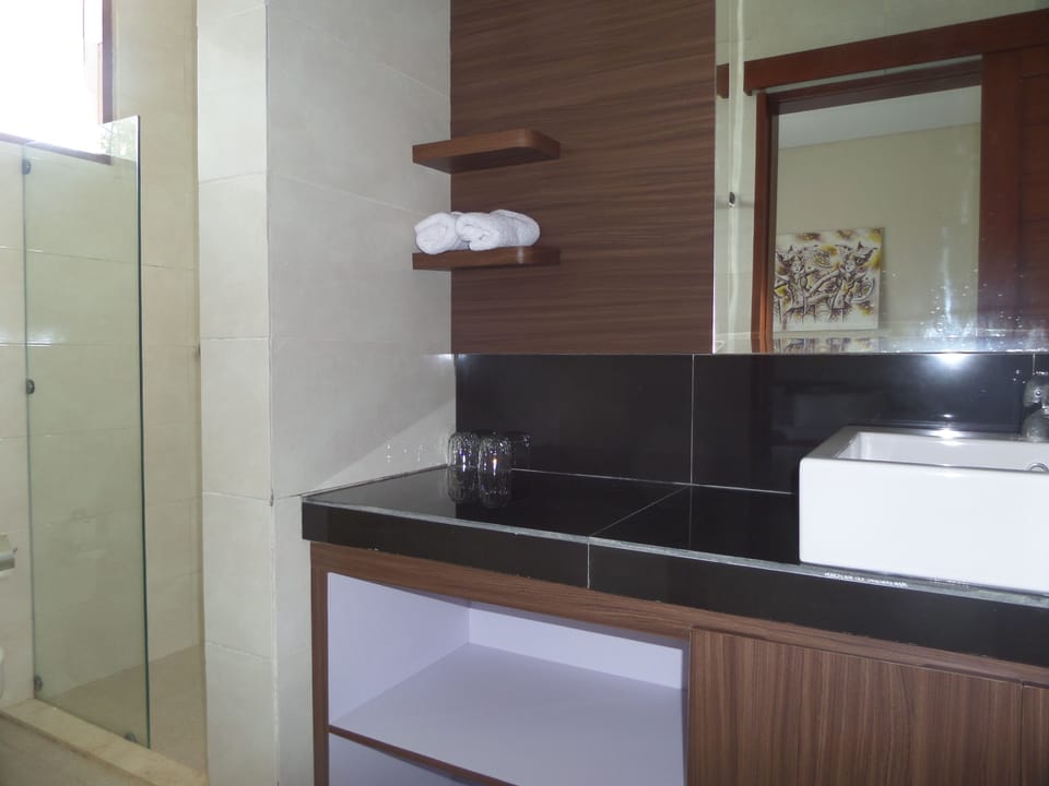Shower, towels