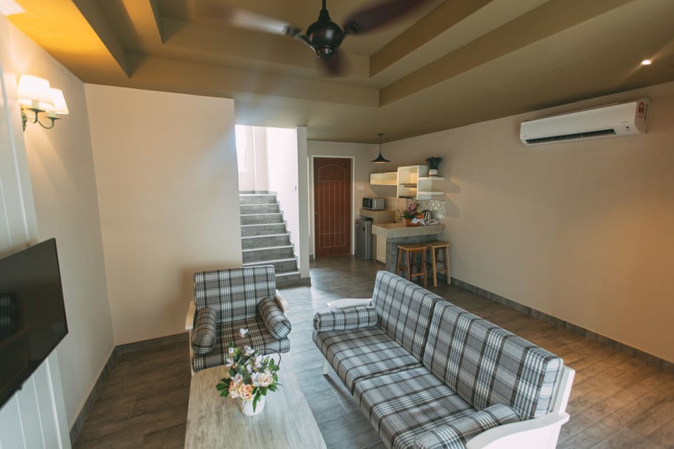 Family Villa, 1 Bedroom | Private kitchen | Electric kettle