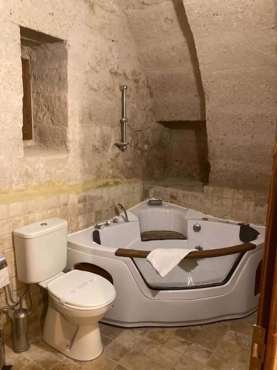 Honeymoon Double Room, 1 Queen Bed, Non Smoking | Bathroom | Shower, free toiletries, hair dryer, slippers