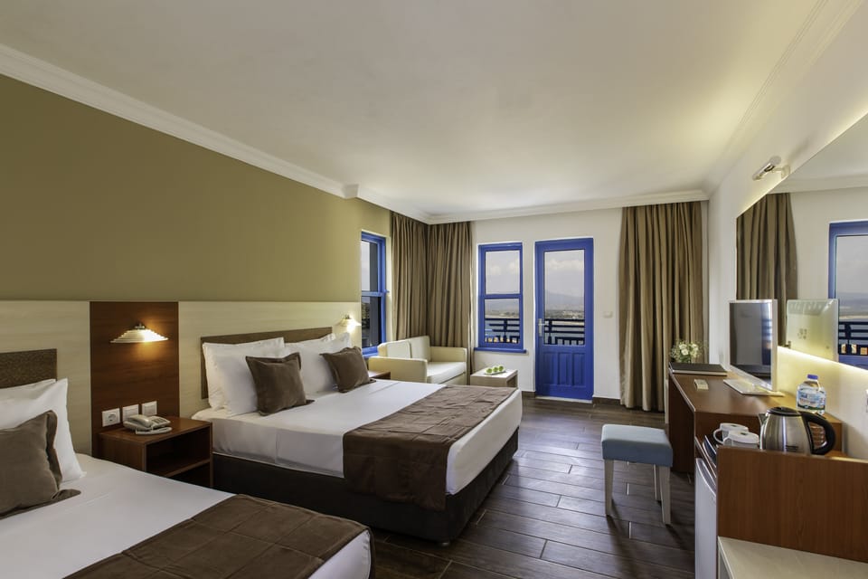 Bungalow, 1 Bedroom, Garden View | Minibar, in-room safe, desk, bed sheets