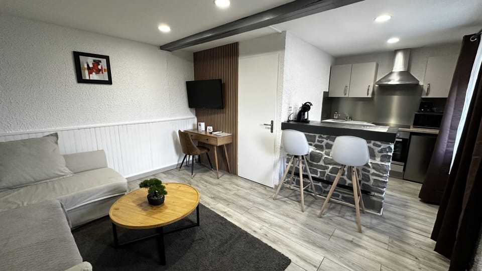 Cottage, Private Bathroom, Pool View (du Chêne) | Dining