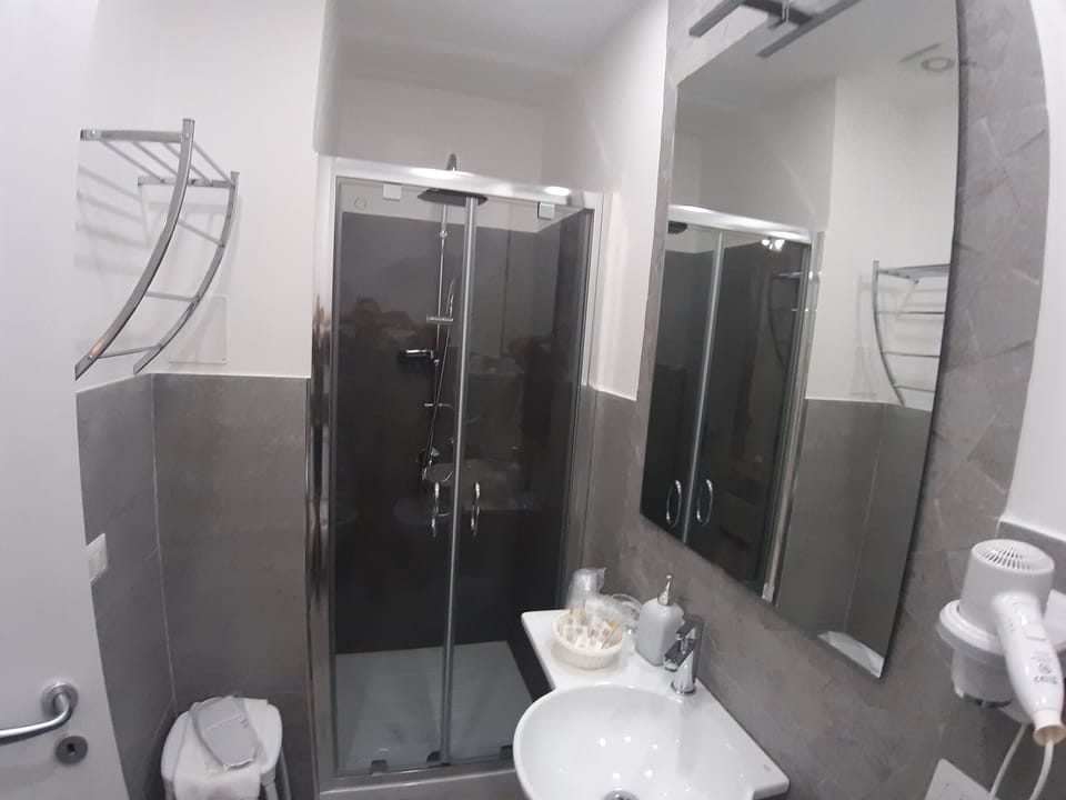 Double or Twin Room | Bathroom | Shower, rainfall showerhead, designer toiletries, hair dryer